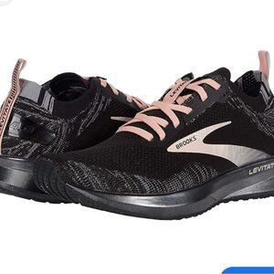 Brooks like new!Levitate 2 Black and Pink Sneakers